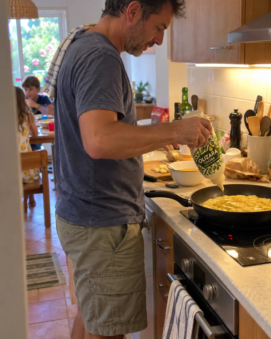 Escena de campaña creada con IA: Cocina en un momento cotidiano