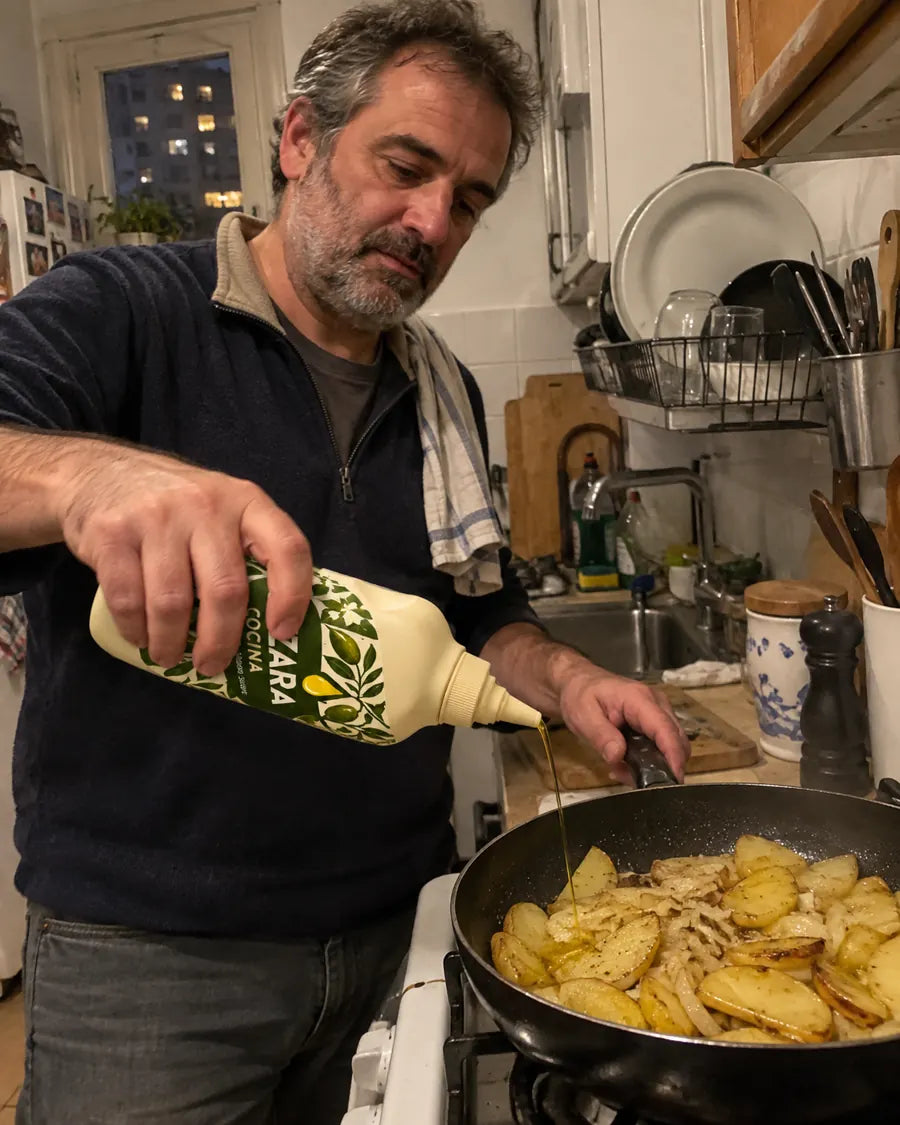 Escena de campaña creada con IA: Cocina en un momento cotidiano